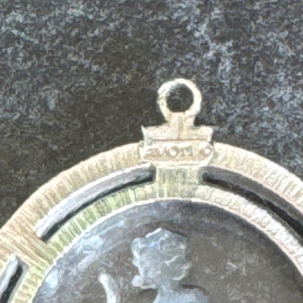 Vintage Avon pendant - Picture 4 of 4